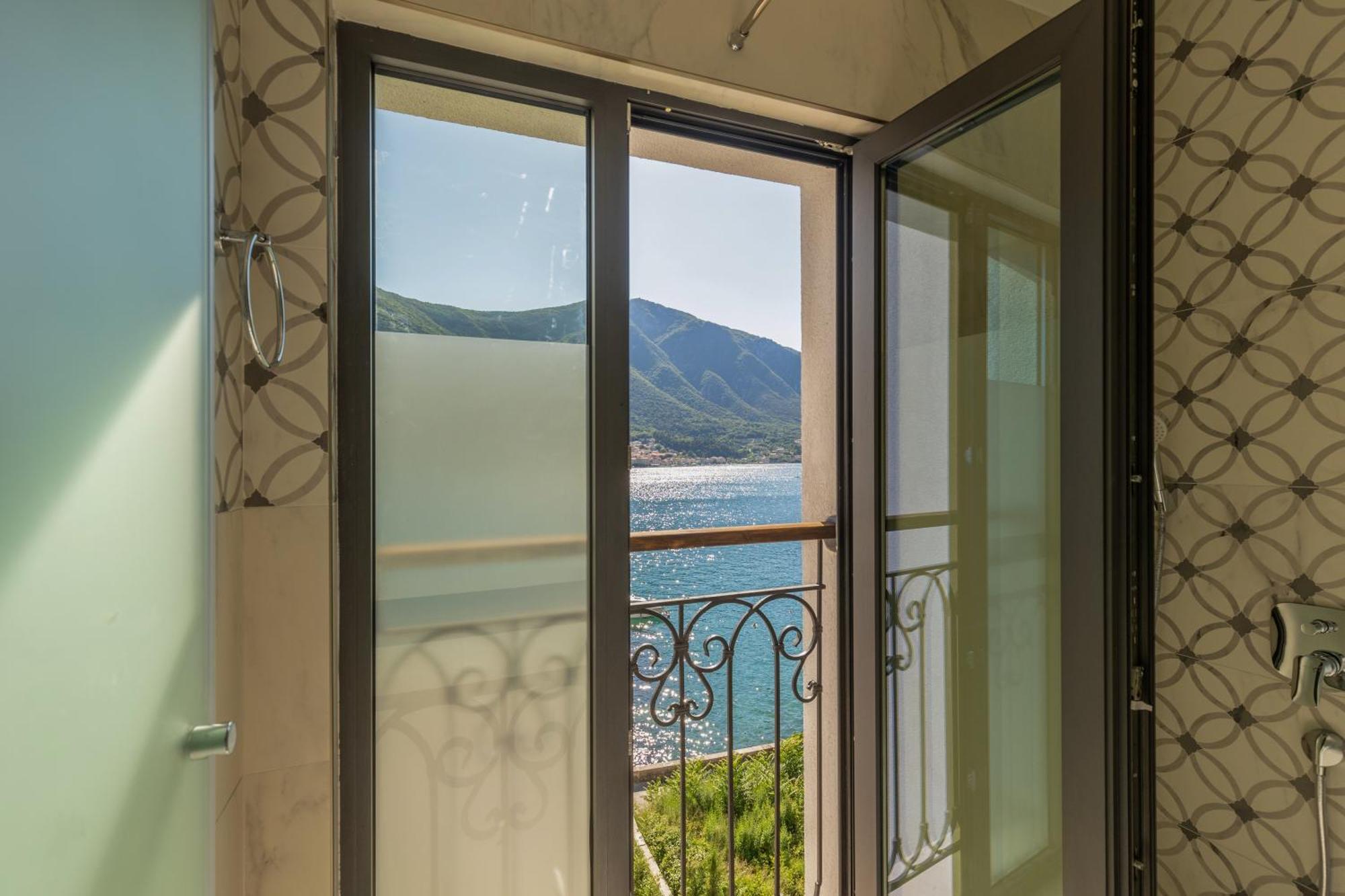 Готель Huma Bay And Котор
